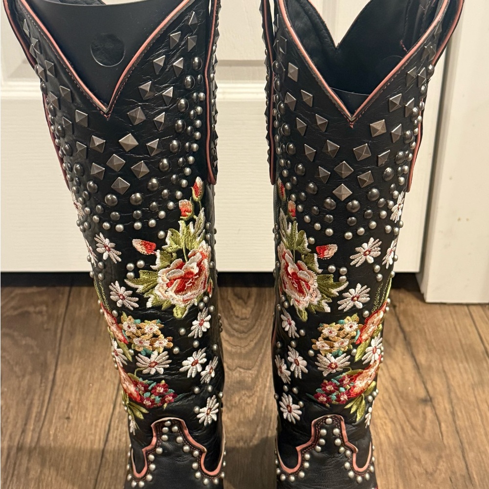 Double D by Old Gringo Backwoods Barbie Black Embroidered Studs - Picture 5 of 11